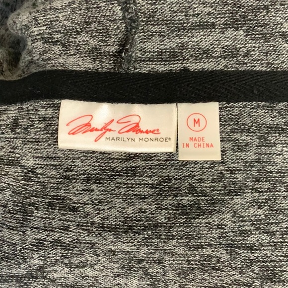 Marilyn Monroe Hooded Medium Black Gray Gold accents - Picture 8 of 9